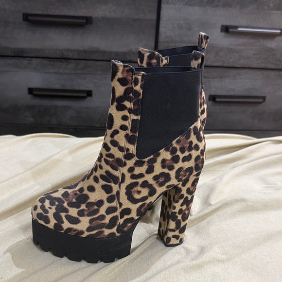 Leopard Print Chunky Heel Ankle Boots - Picture 1 of 3